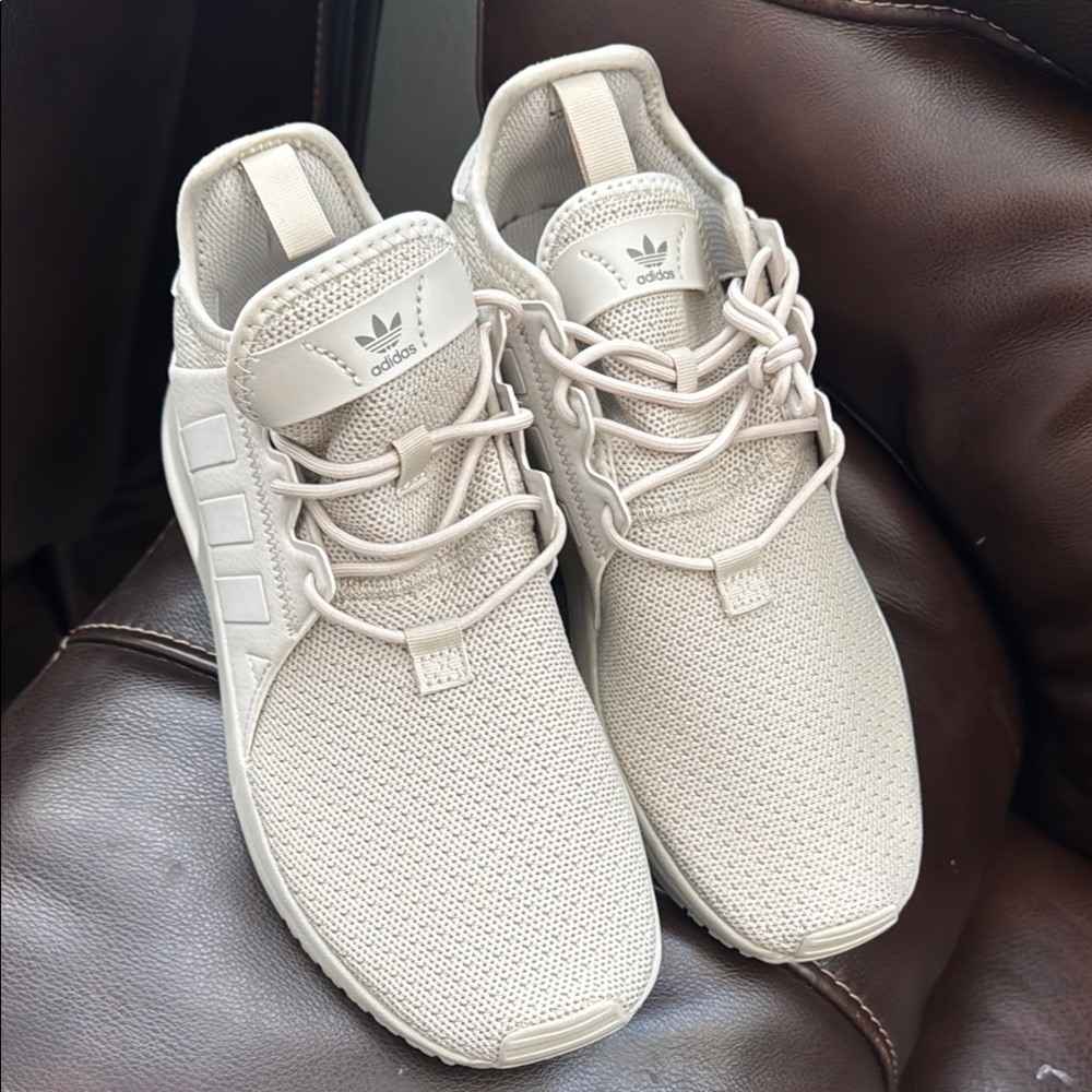 Adidas Men's Cream Sneakers